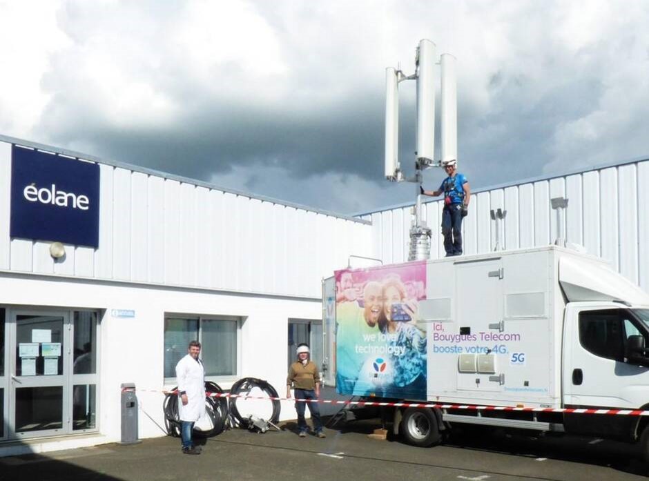 Picture Bouygues Telecom installs an antenna on the éolane parking in Ombrée-d'Anjou